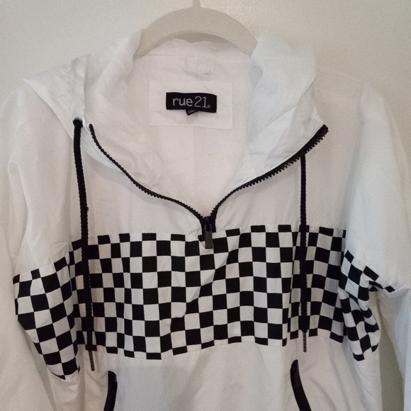 Checkered Blk/Wht Cropped Windbreaker From Forever 21, sz. S ,Can fit a Medium - Picture 2 of 7